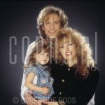 10-01-1993 Paay / Curry Patricia Paay, Adam Curry and Christina Curry at studio in Amsterdam. January 10, 1993.

[keywords]Posed, Half Length, Eyecontact, Smiling[/keywords]